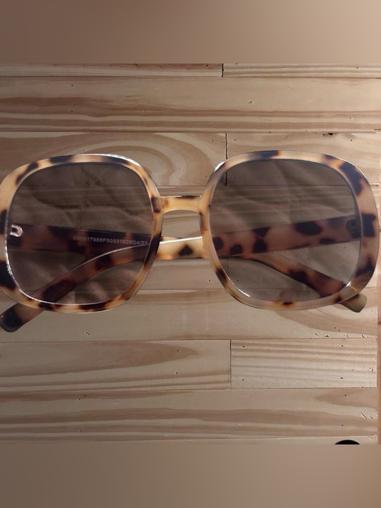 Hard Rock Cafe Accessories - Big retro Tortoiseshell sunglasses with brown lenses